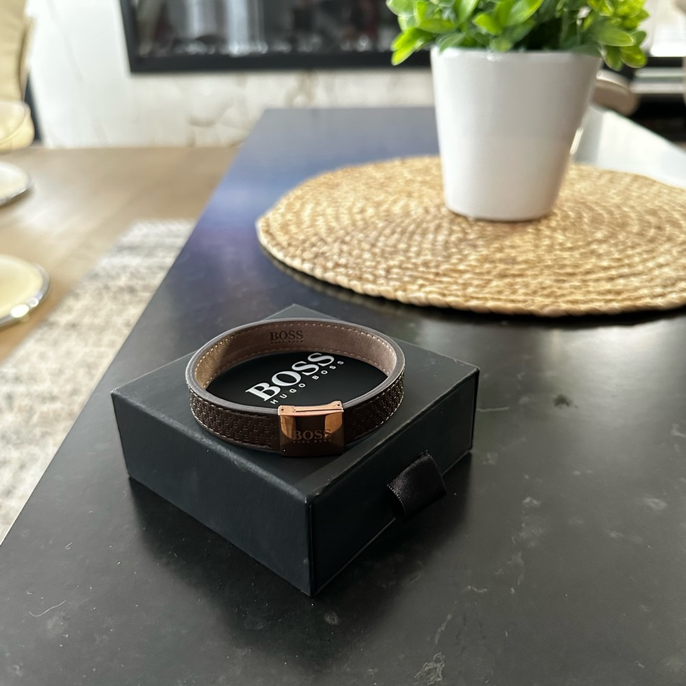 Boss bracelet leather